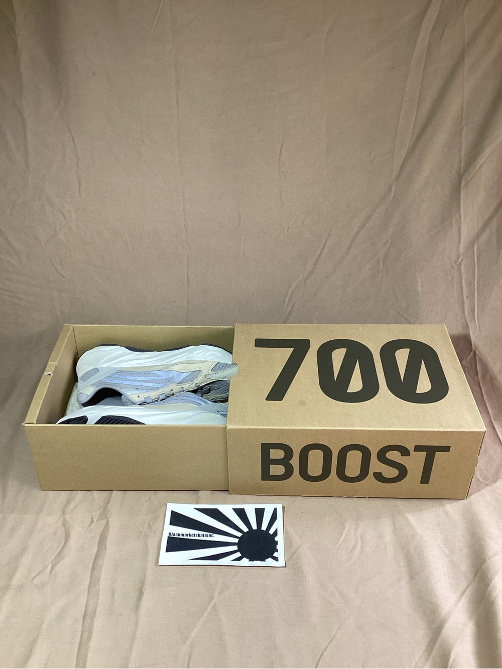 Adidas Yeezy Boost 700 V2 Cream GY7924 Men's Size 10.5 - Picture 4 of 9